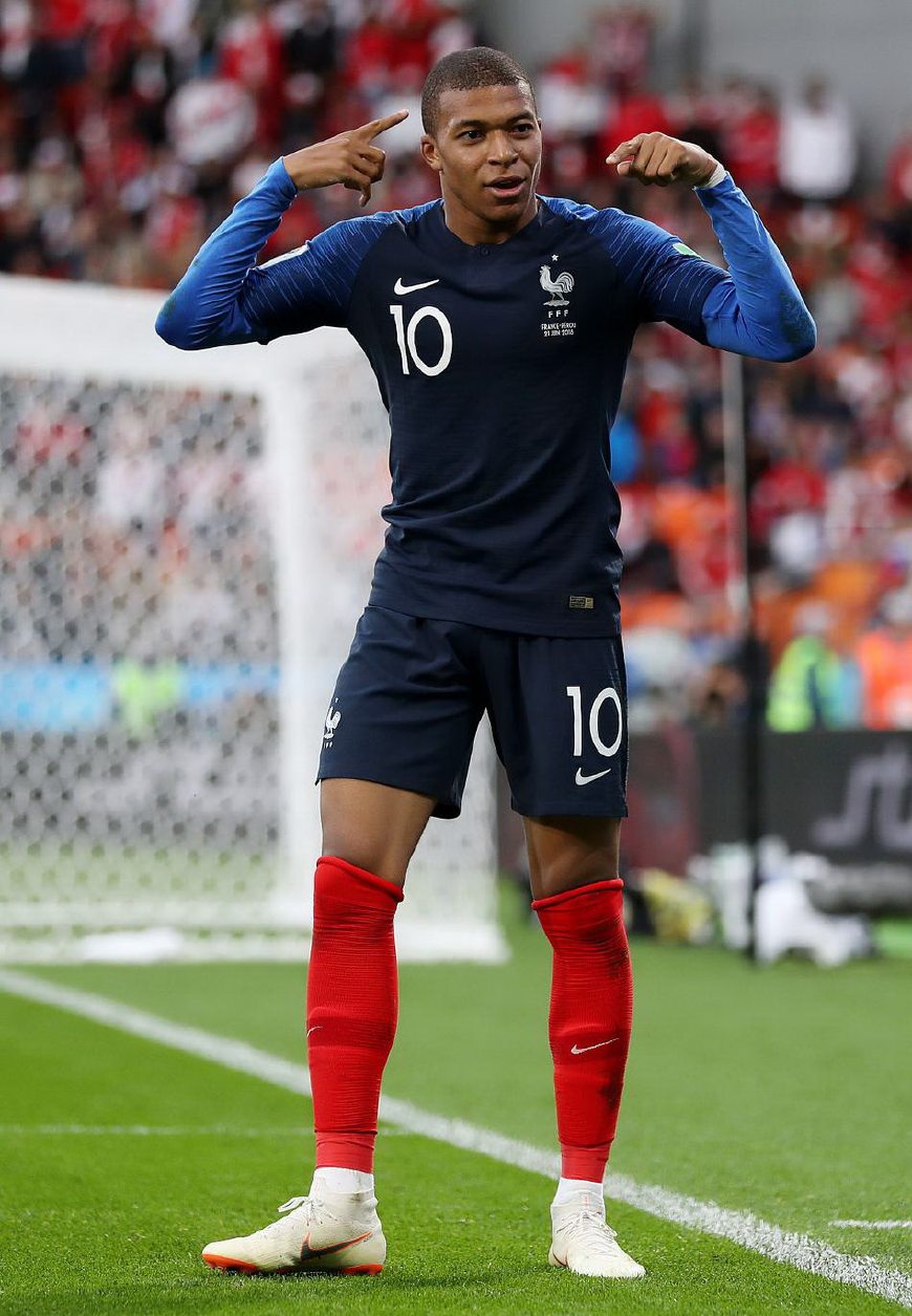 邮报：一组织发起诉讼，要FIFA赔偿球员因转会规定损失的收入（邮报称：某组织起诉国际足联，要求赔付球员因转会规则造成的收入损失）