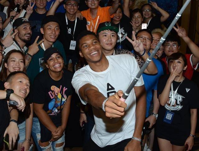 克勒舍：泽特尔属于德国最优秀的门将之一，他有望入选国家队（克勒舍：泽特尔跻身德国顶级门将行列，有望获得国家队征召）