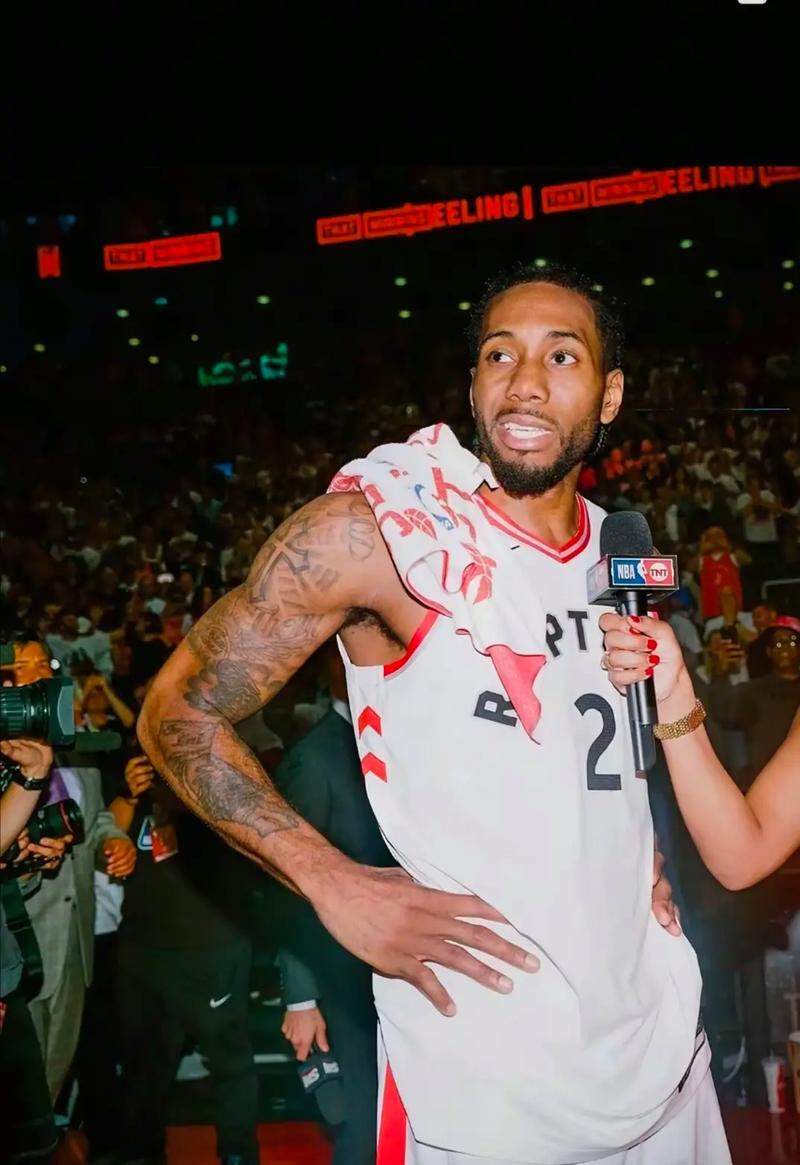 嚄唶宿将，皇家社会副队长埃卢斯通多完成个人队史300场（皇家社会副队长埃卢斯通多完成俱乐部生涯第300场）