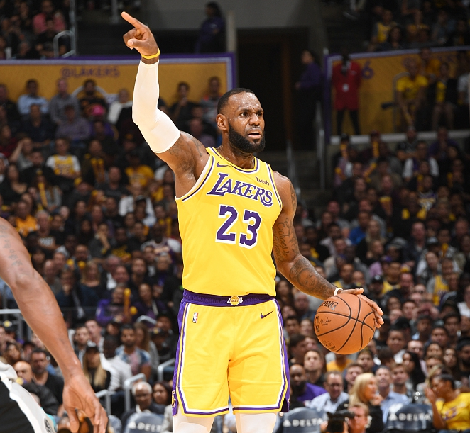 慕尼黑晚报：两名葡体球迷燃放烟火导致球迷和安保受伤被捕（慕尼黑晚报：两名葡萄牙体育球迷燃放烟花致球迷与安保受伤遭逮捕）